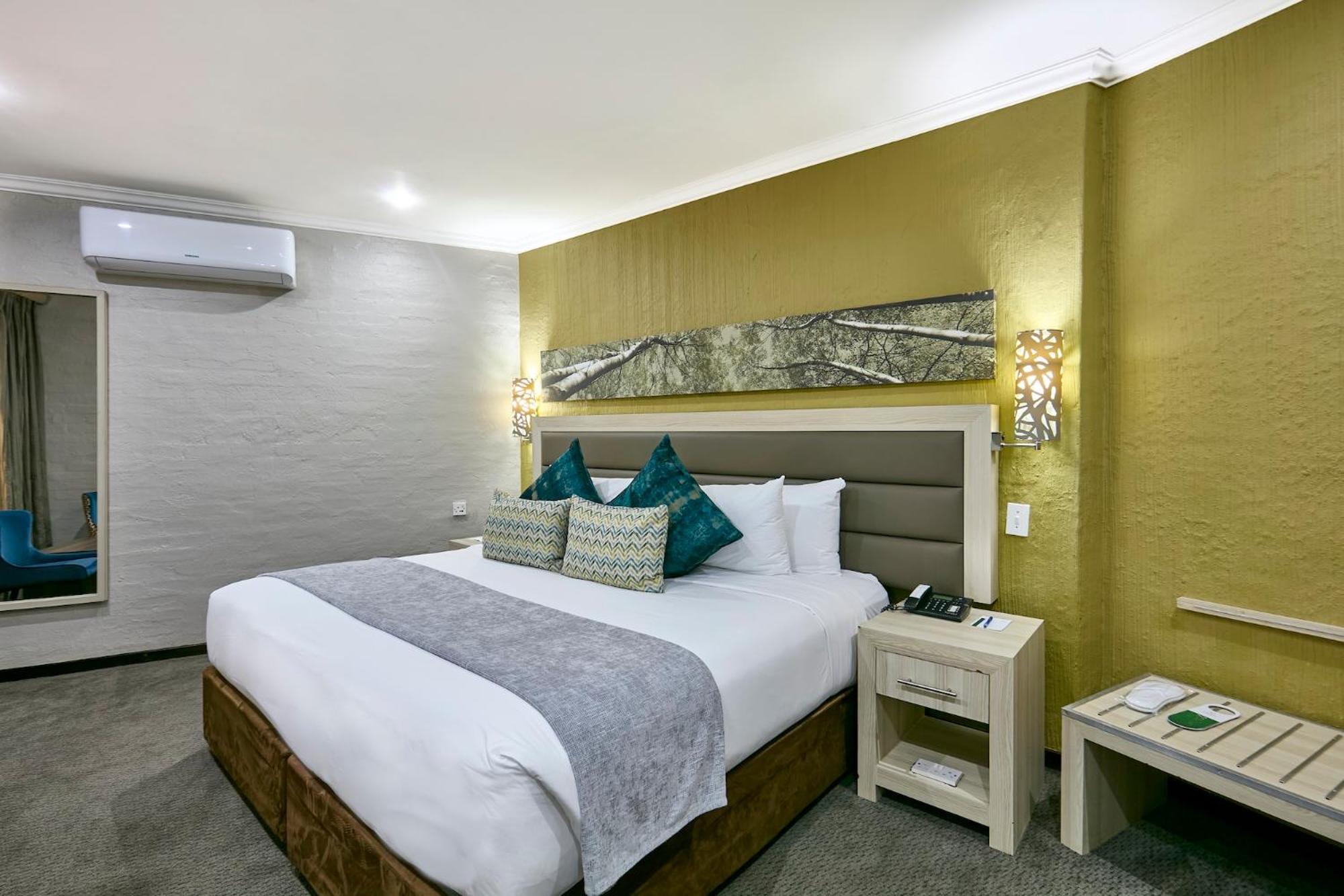 Cresta Marang Gardens Hotel Франсистаун Экстерьер фото