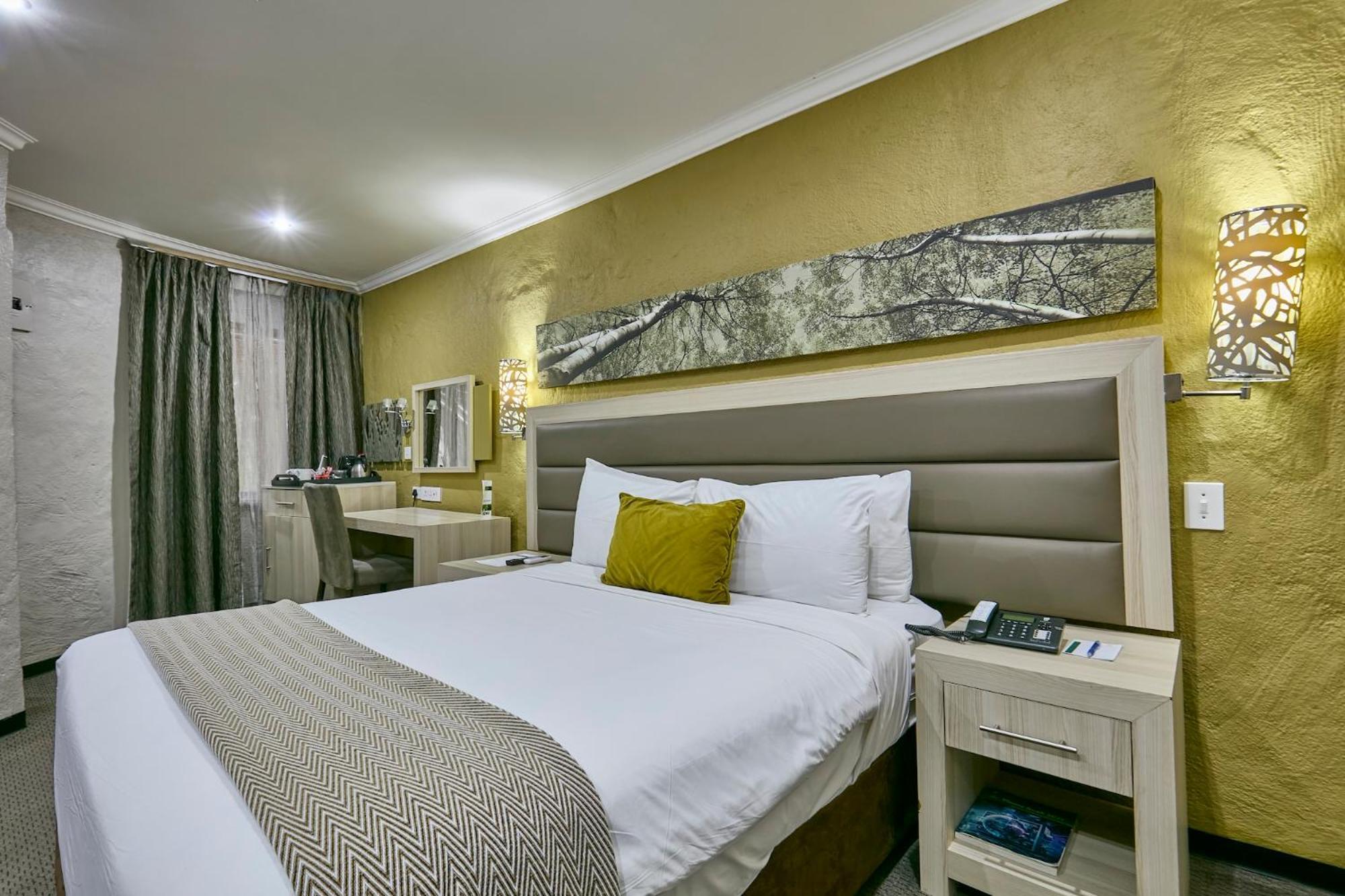 Cresta Marang Gardens Hotel Франсистаун Экстерьер фото