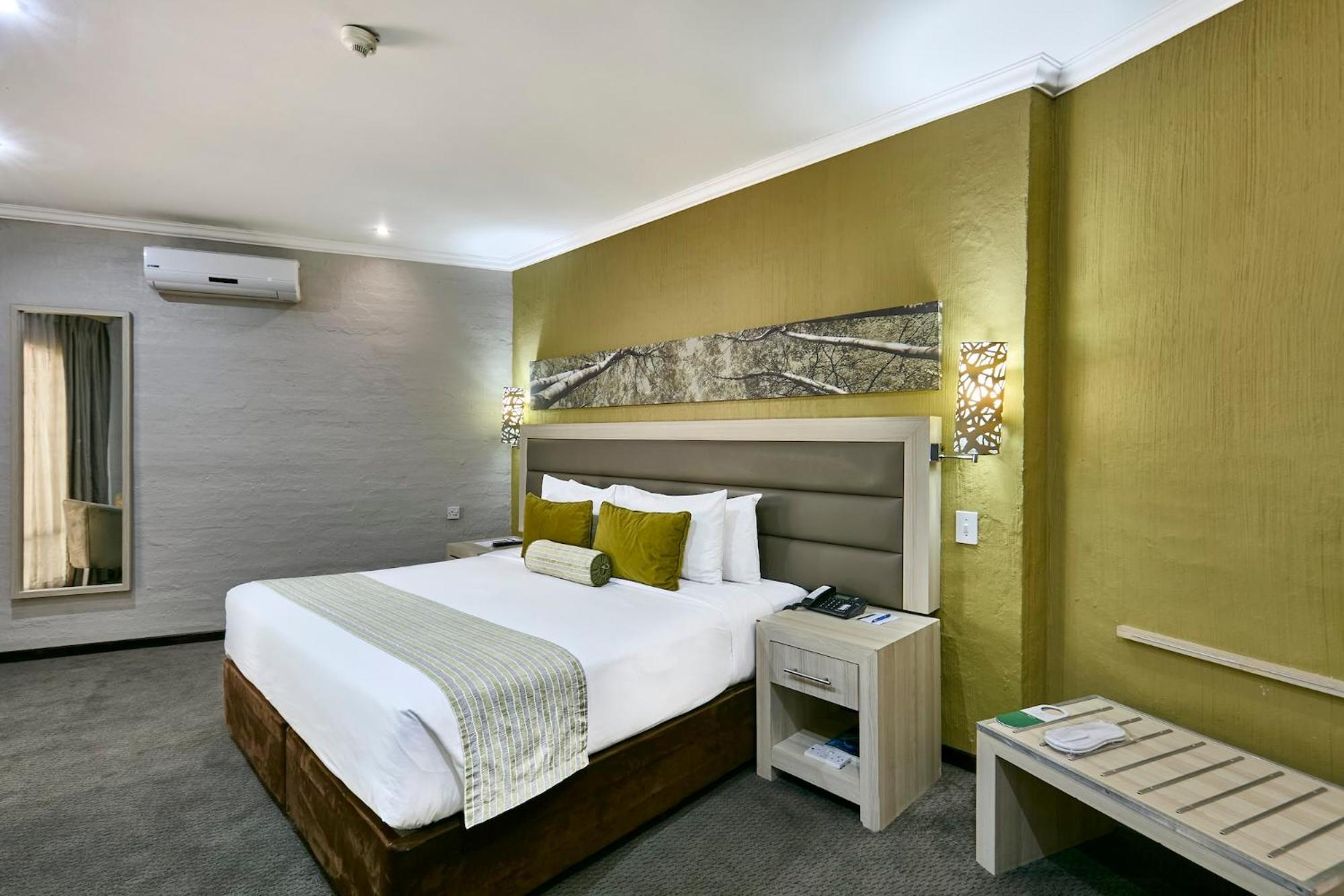 Cresta Marang Gardens Hotel Франсистаун Экстерьер фото