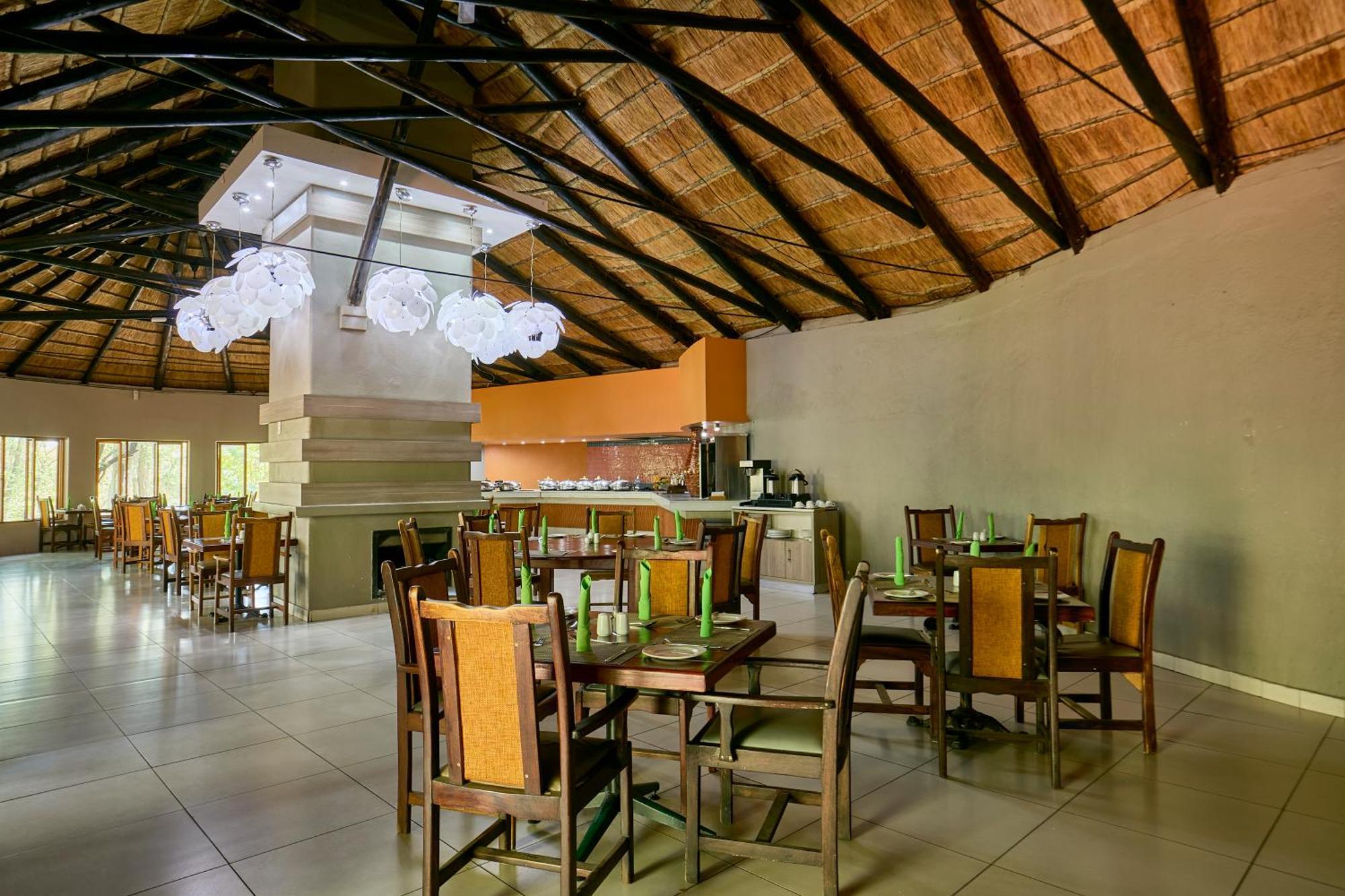 Cresta Marang Gardens Hotel Франсистаун Экстерьер фото