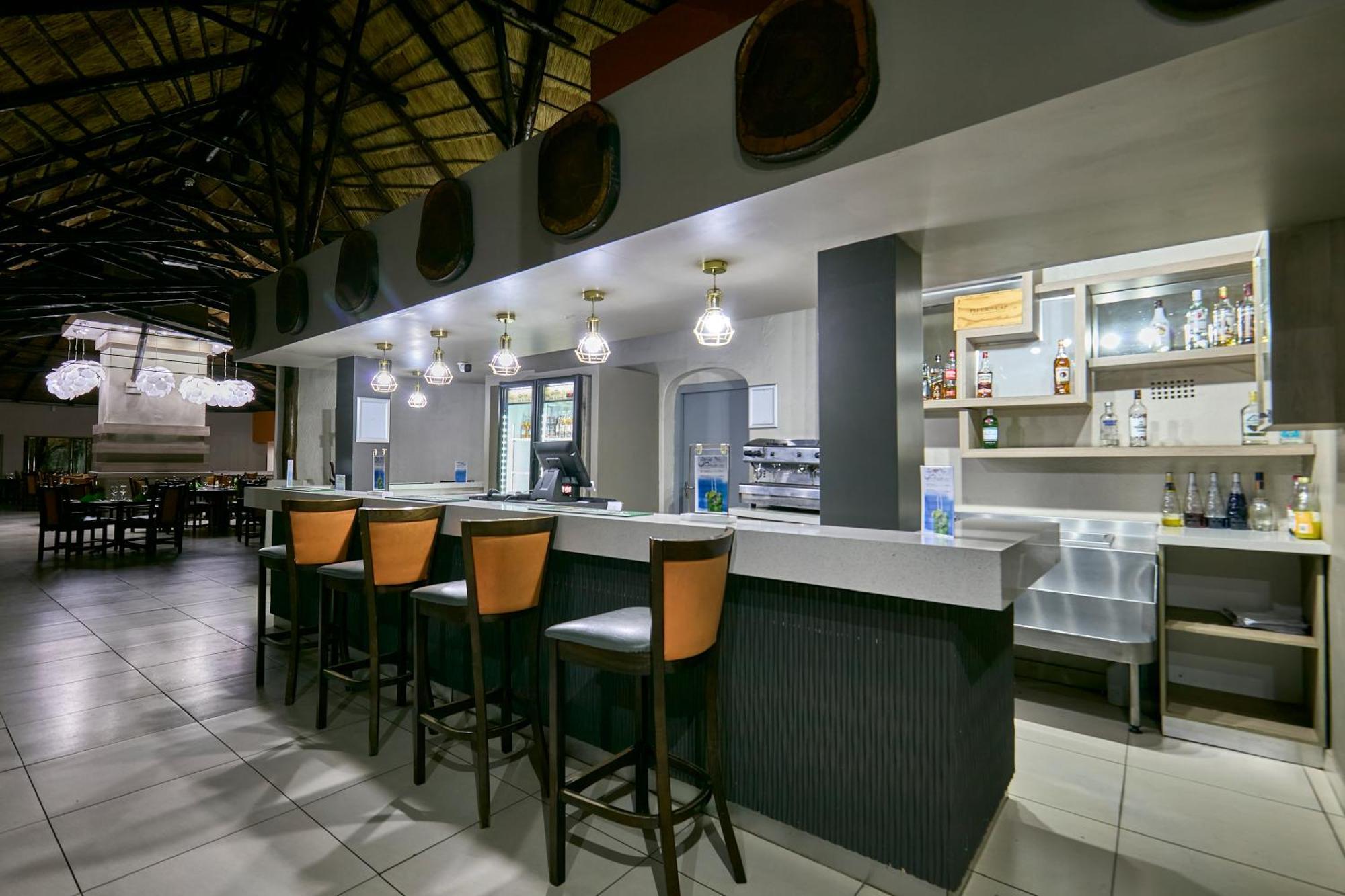 Cresta Marang Gardens Hotel Франсистаун Экстерьер фото