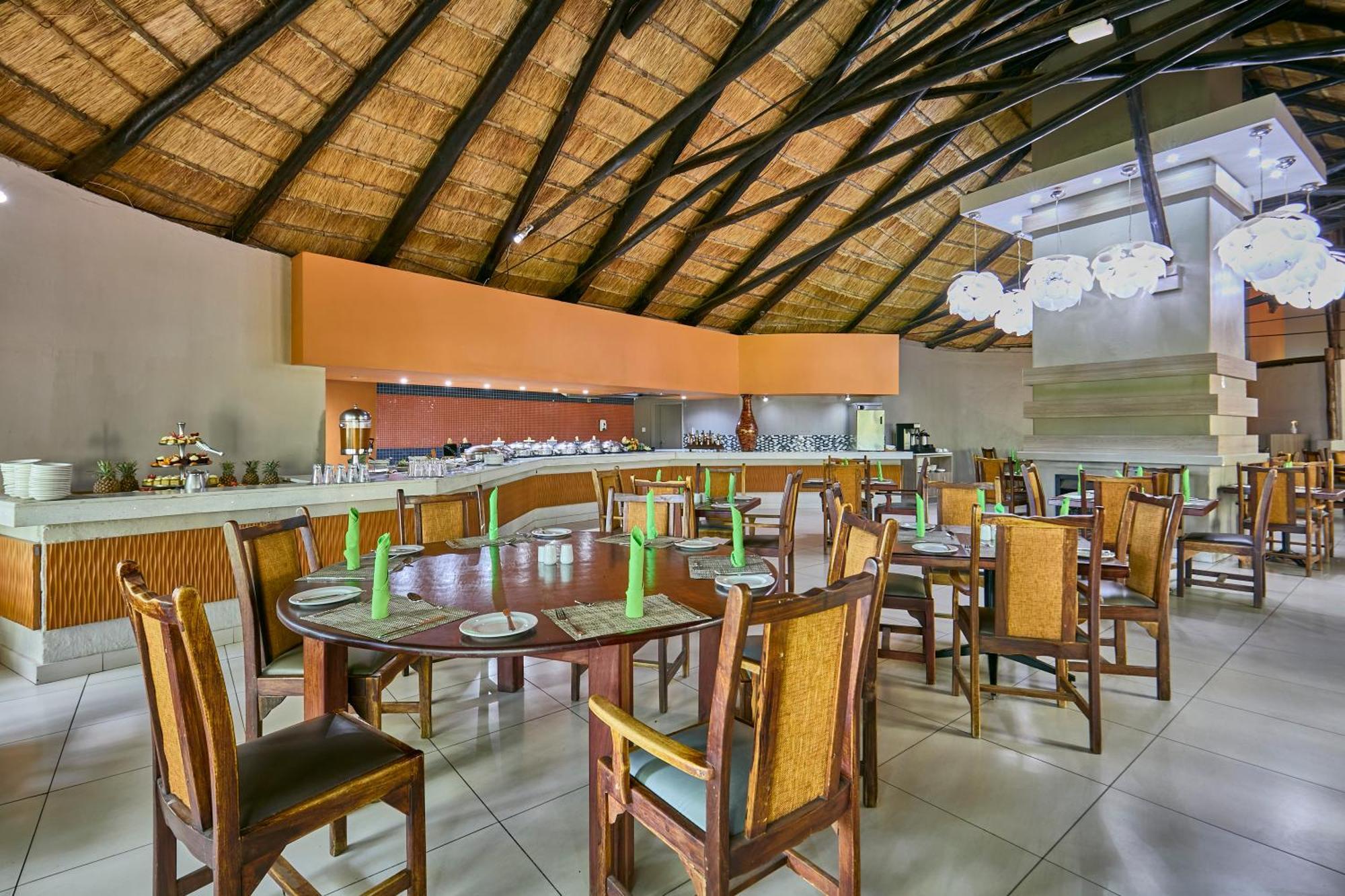 Cresta Marang Gardens Hotel Франсистаун Экстерьер фото