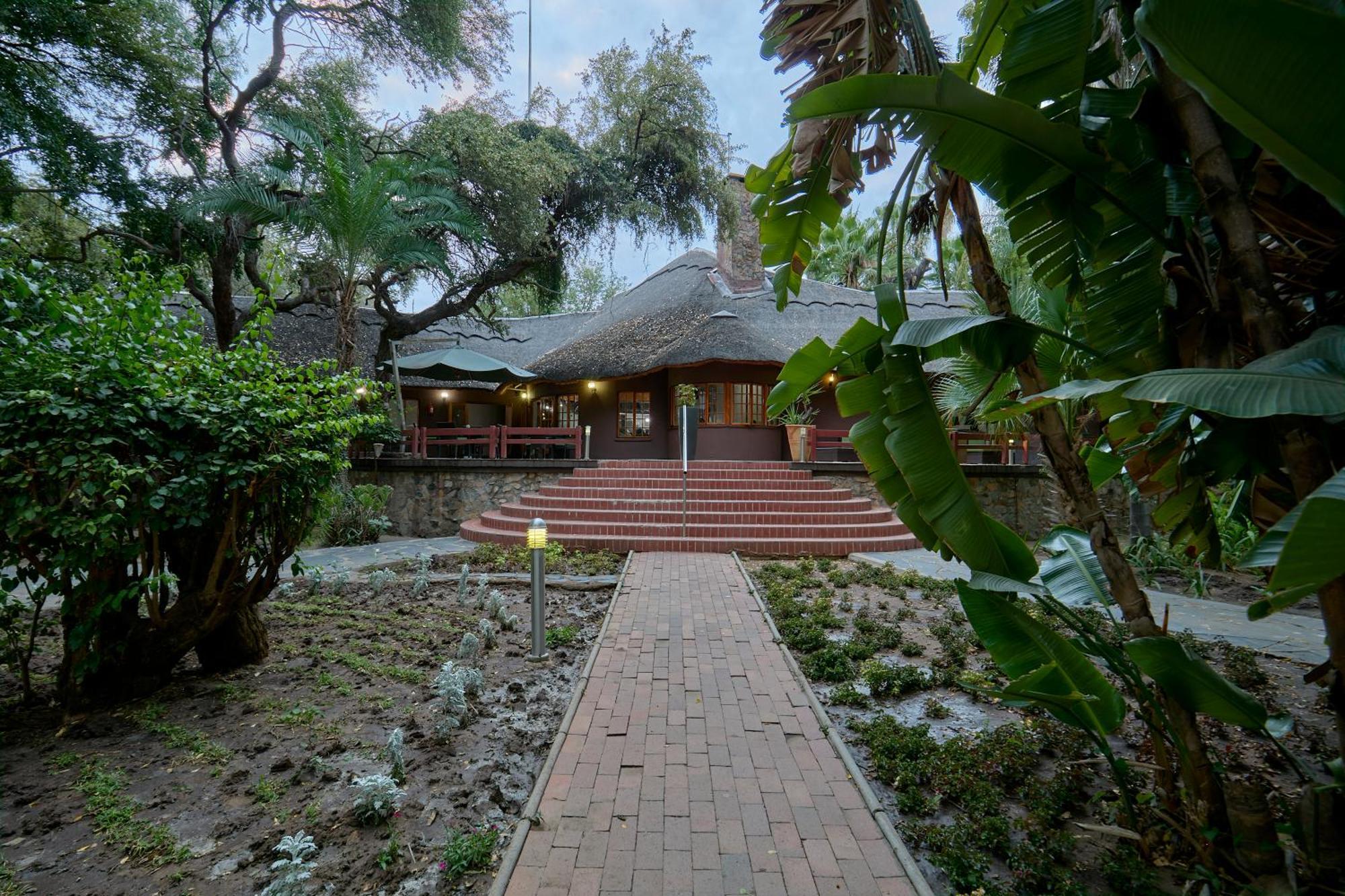 Cresta Marang Gardens Hotel Франсистаун Экстерьер фото