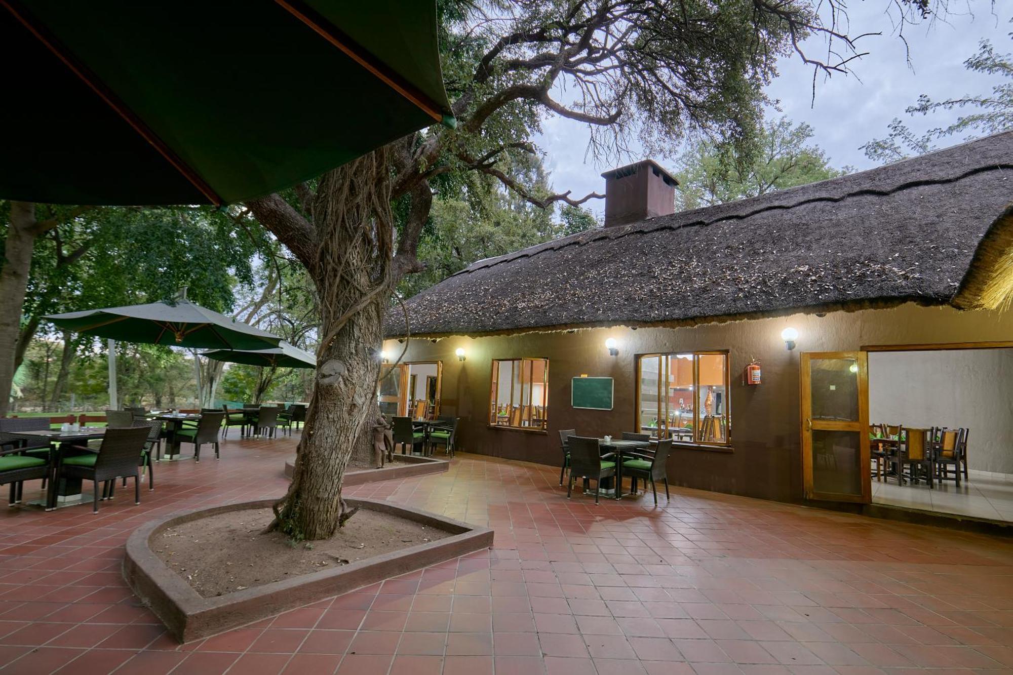 Cresta Marang Gardens Hotel Франсистаун Экстерьер фото