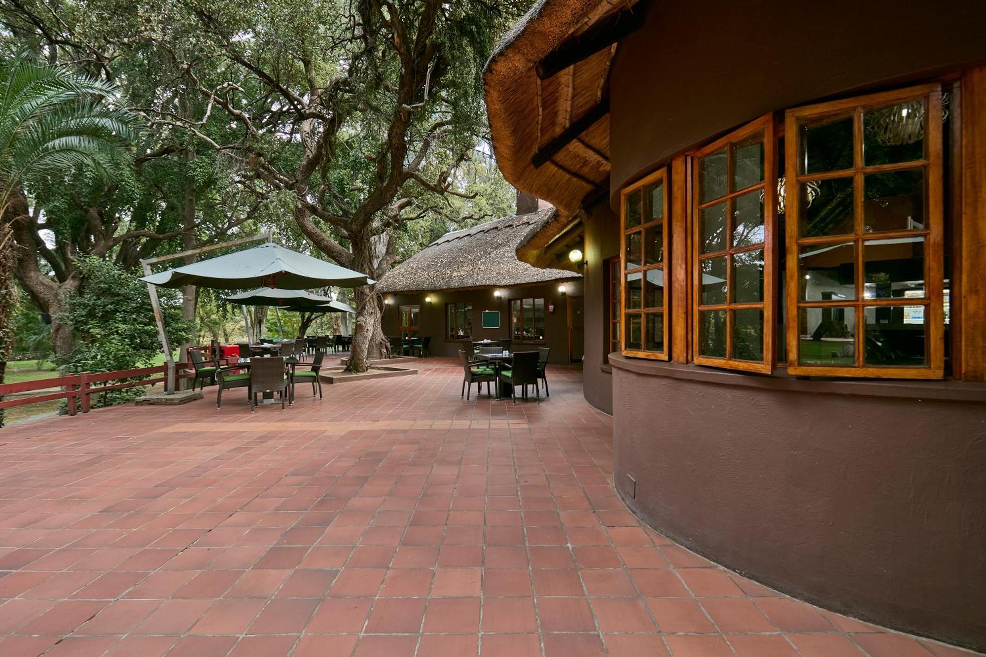 Cresta Marang Gardens Hotel Франсистаун Экстерьер фото