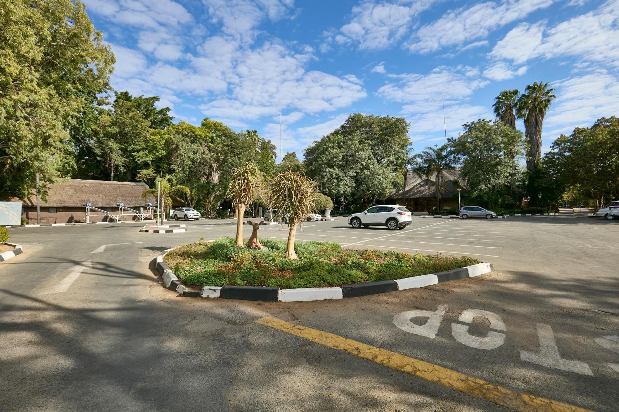 Cresta Marang Gardens Hotel Франсистаун Экстерьер фото