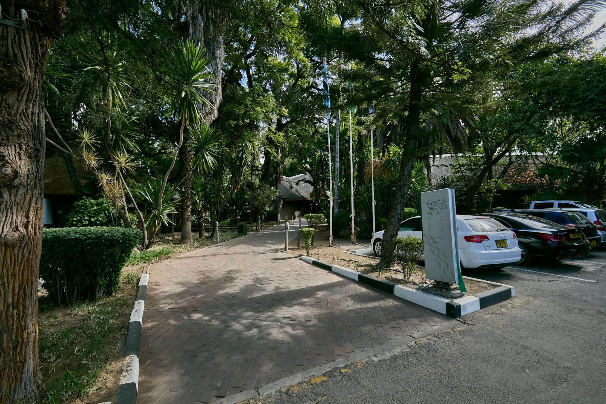 Cresta Marang Gardens Hotel Франсистаун Экстерьер фото