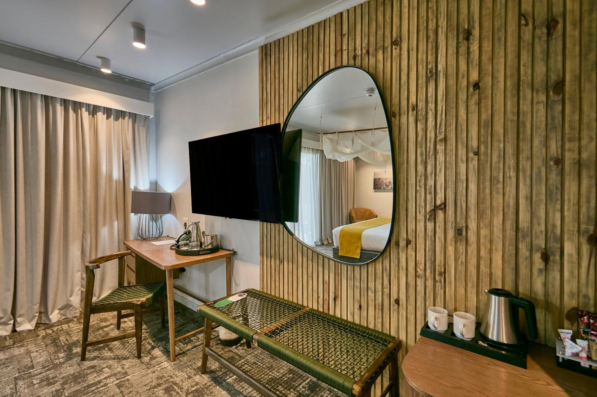 Cresta Marang Gardens Hotel Франсистаун Экстерьер фото